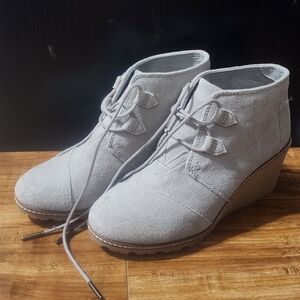 Toms Women's Gray Suede Wedge Ankle Boots